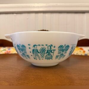 Vintage Pyrex Cinderella Mixing Bowl 2 1/2 qt Amish Butterprint